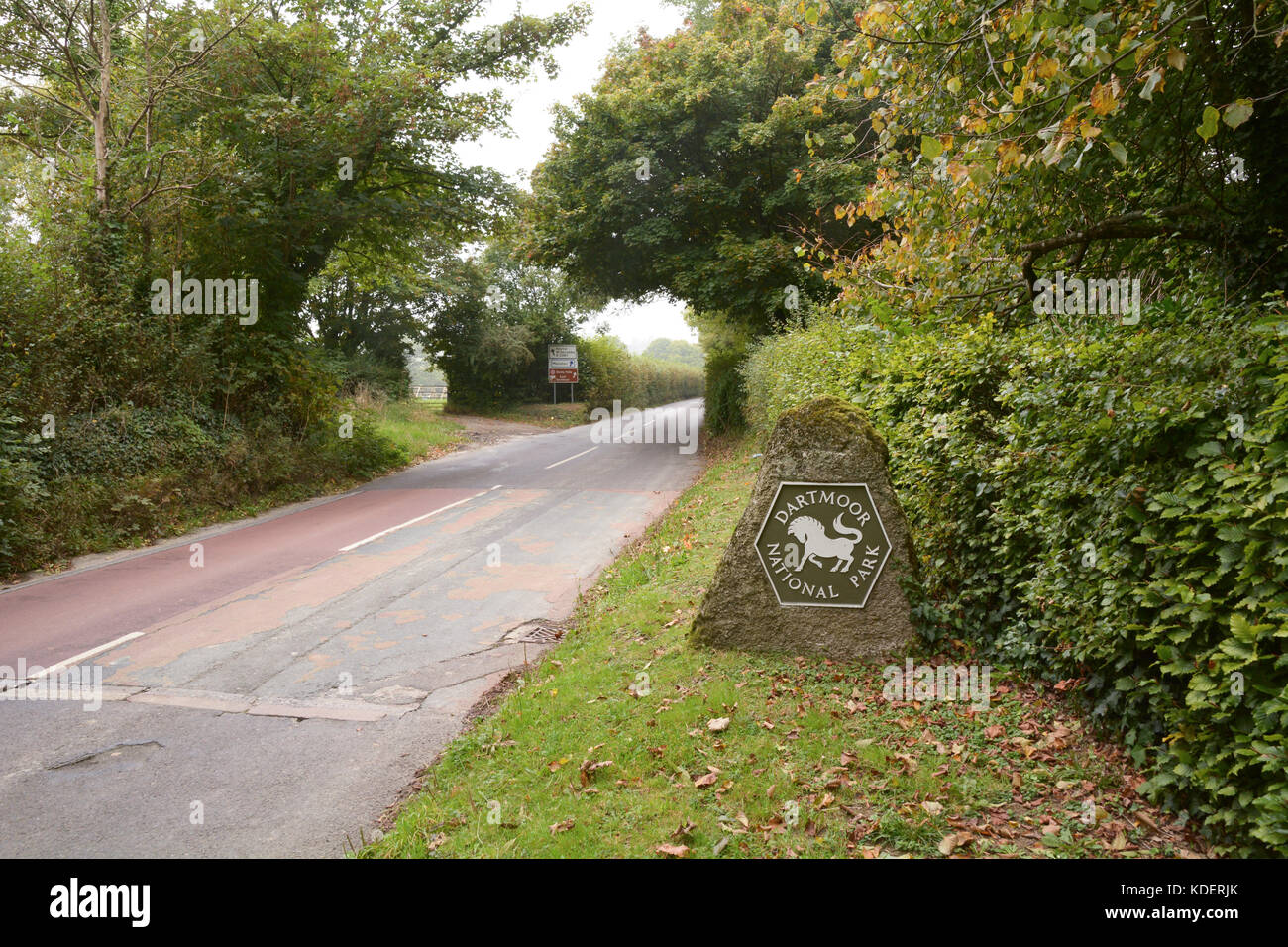 Panneau du parc national de Dartmoor avec emblème de cheval à Bovey Tracey Devon, Angleterre Banque D'Images