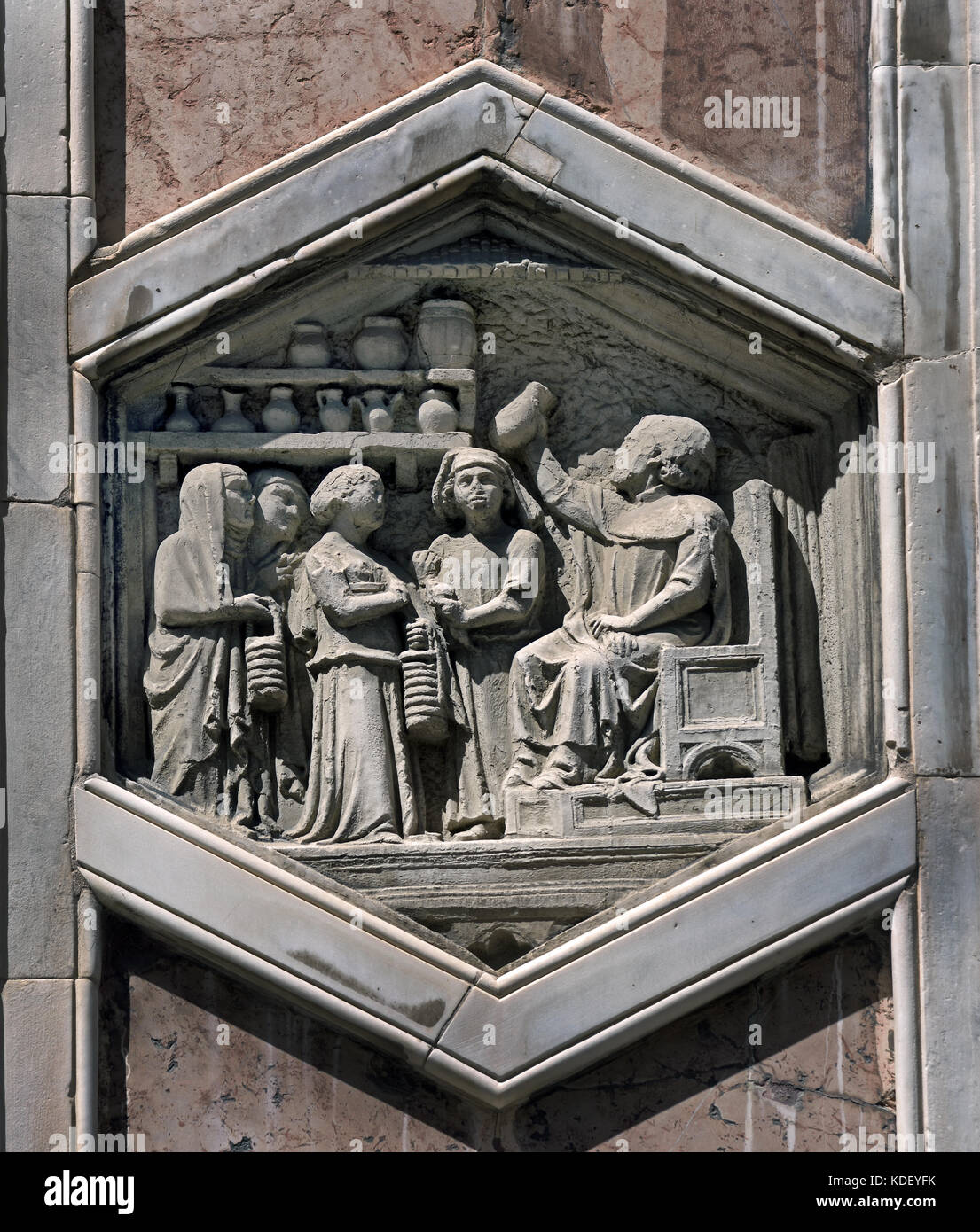 La médecine : Nino Pisano Pisano, 1334-36 1290 - 1348 est l'architecte et sculpteur atelier a commencé à propos de 1336 avec les reliefs de l'Hôtel Campanile la Cattedrale di Santa Maria del Fiore de Florence - Florence Italie Cathédrale de Sainte Marie de la fleur 1336 Florence Italie Banque D'Images