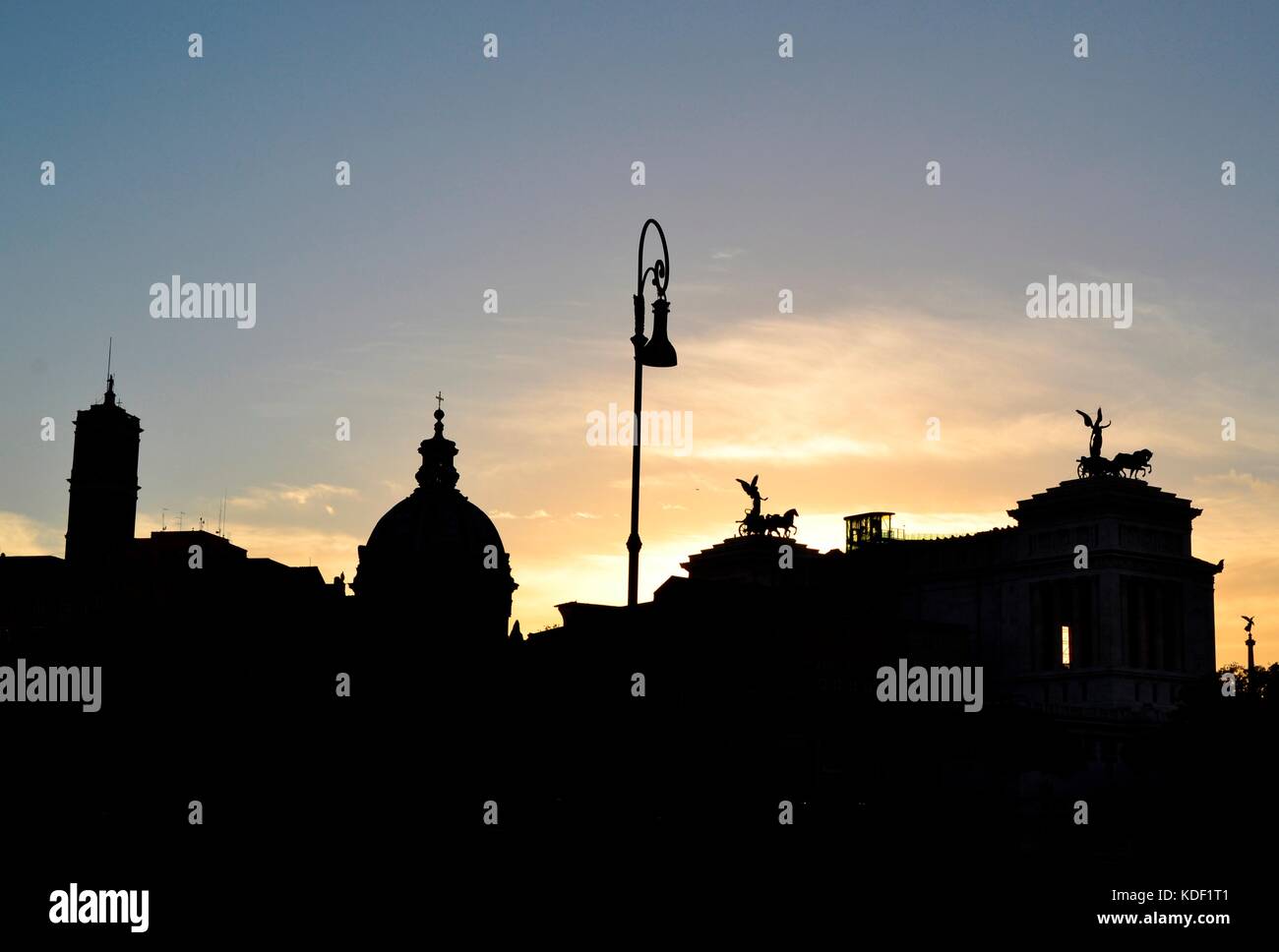 Forum romain au coucher du soleil, Rome, Italie, juillet 2017. Banque D'Images