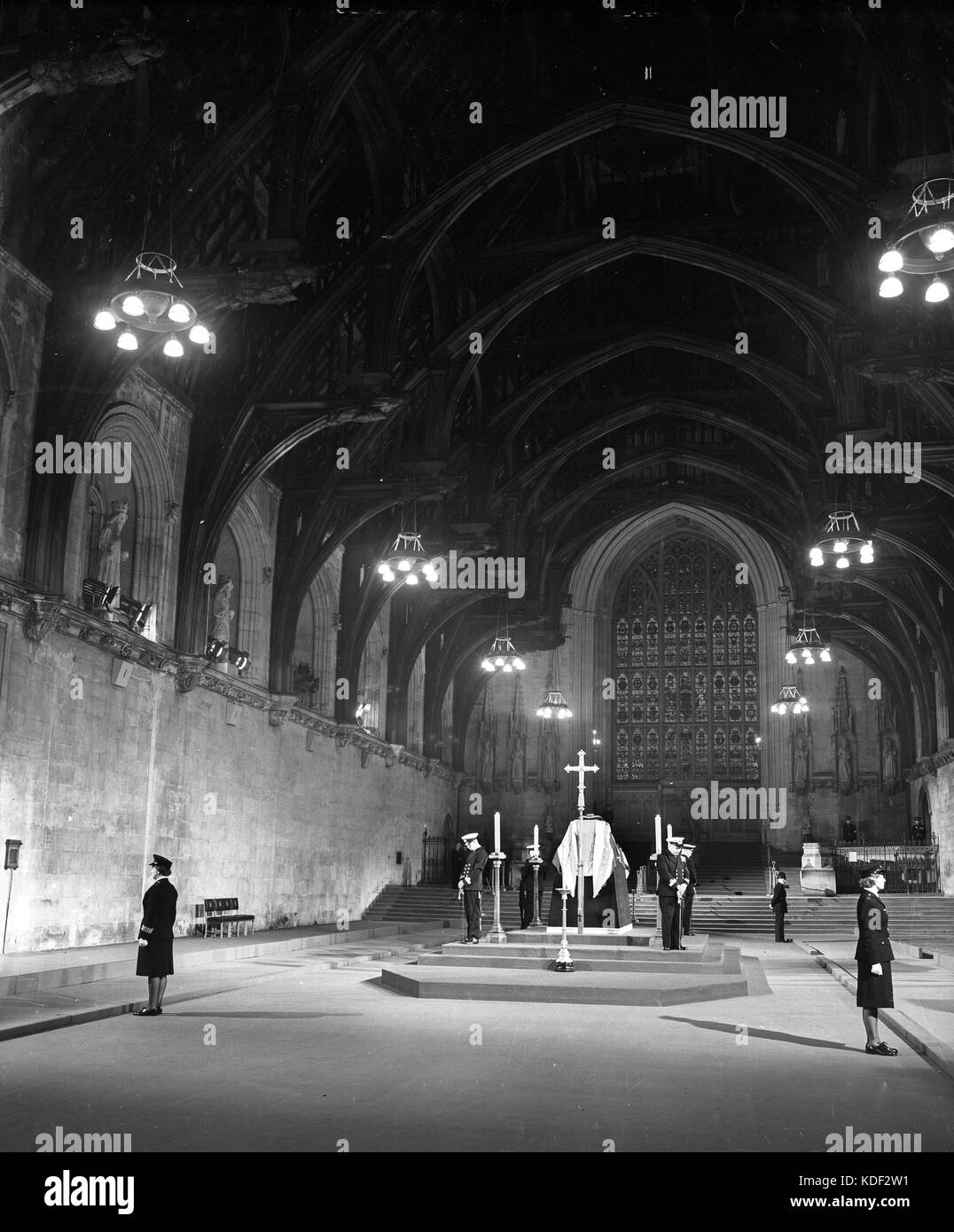 Westminster Hall, Londres. Le corps de Winston Churchill en chapelle ardente Janvier 1965 Banque D'Images