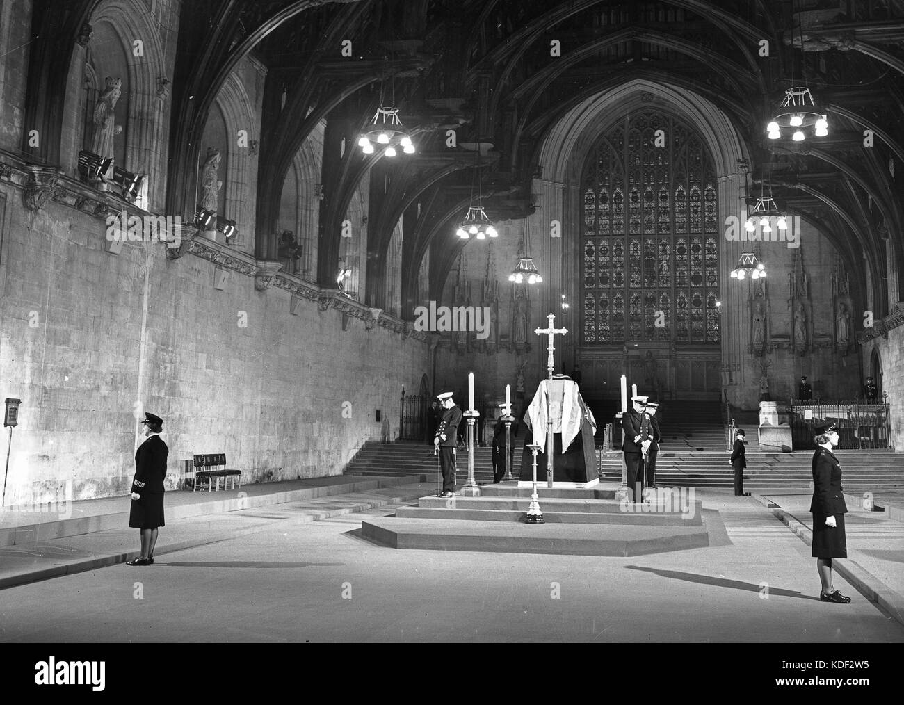 Westminster Hall, Londres. Le corps de Winston Churchill en chapelle ardente Janvier 1965 Banque D'Images