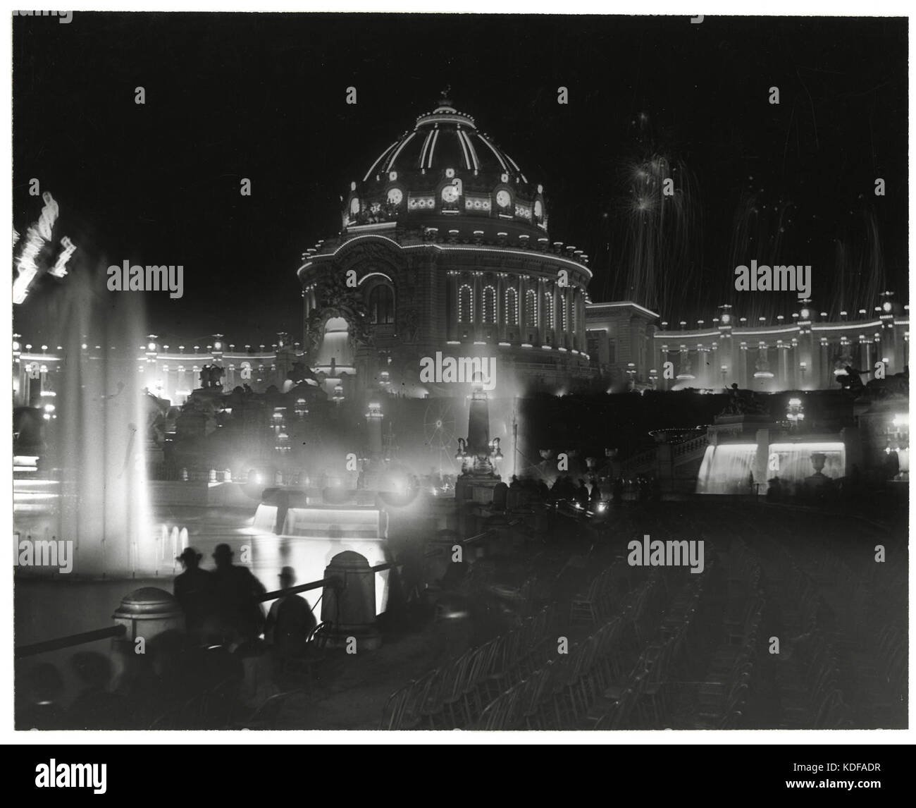 Vue de nuit sur la salle des fêtes au cours de la journée de clôture d'artifice pour l'Exposition Universelle 1904 Banque D'Images