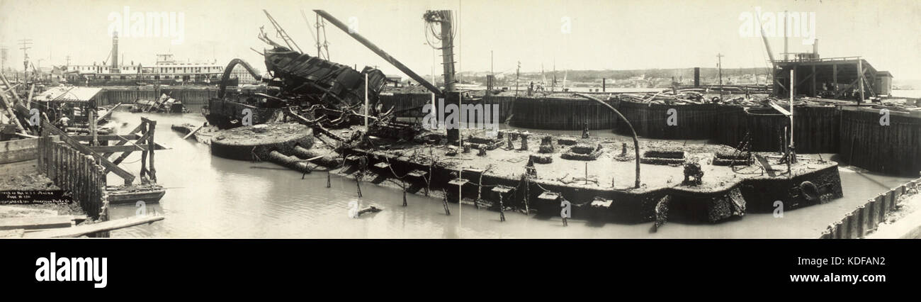 Vue panoramique du port et de l'arrière de l'épave de l'USS Maine Le port de La Havane Cuba 1912 Banque D'Images