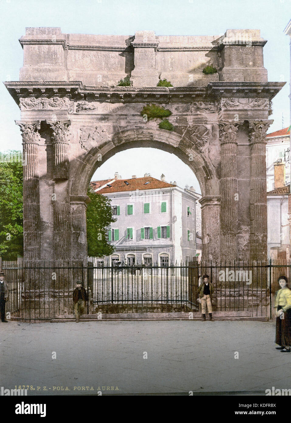 Pola Porta Aurea 1900 Banque D'Images Pola Porta Aurea 1900 Banque D'Images