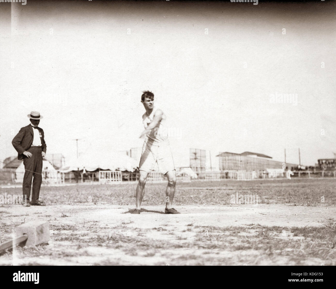 Martin Sheridan du Grand New York Athletic Association irlandaise de lancer une discussion sur les Jeux Olympiques de 1904 Banque D'Images