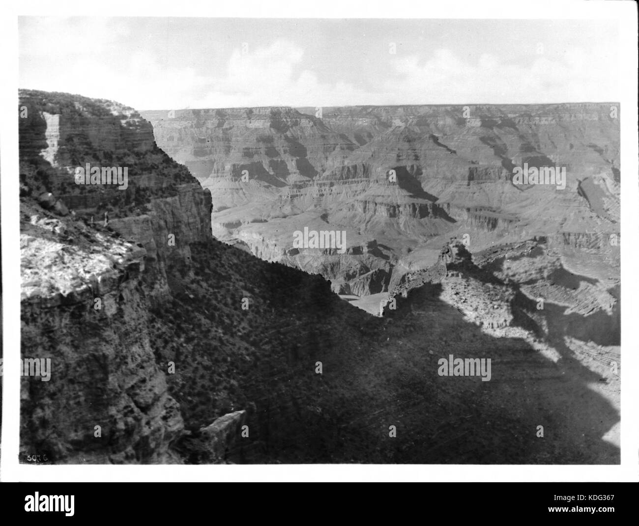 À l'ouest de Bright Angel Hotel, montrant Rowe's Point et Anvil Rock, Grand Canyon, 1900 (1930) 3076 du SHC Banque D'Images