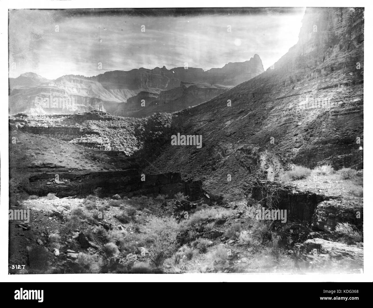 À au nord-est de Bass Rock Camp Rock, Cave, Grand Canyon, ca.1900 (1930) 3127 du SHC Banque D'Images