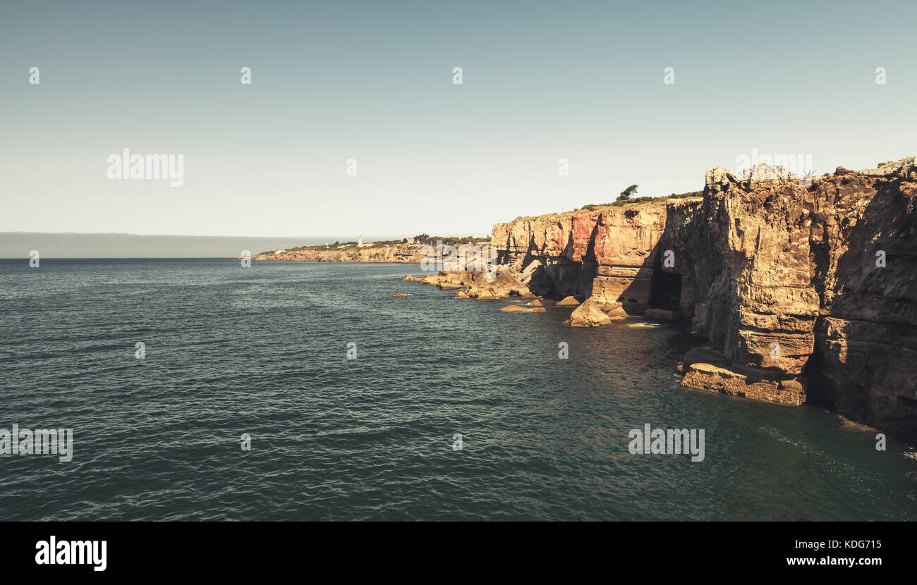 Boca do Inferno. la bouche de l'enfer gouffre situé sur la côte de falaises. repère naturel de cascais city dans le district de Lisbonne, Portugal. tons vintage pho Banque D'Images