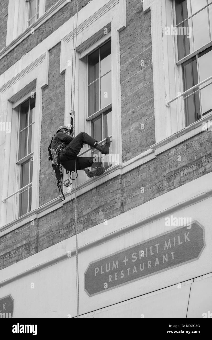 London Street Photography prises autour de Kings Cross et de Trafalgar Square essayant de capturer ceux qui ne les connaissent pas pour la plupart des photos naturelles qui peuvent être prises. Banque D'Images