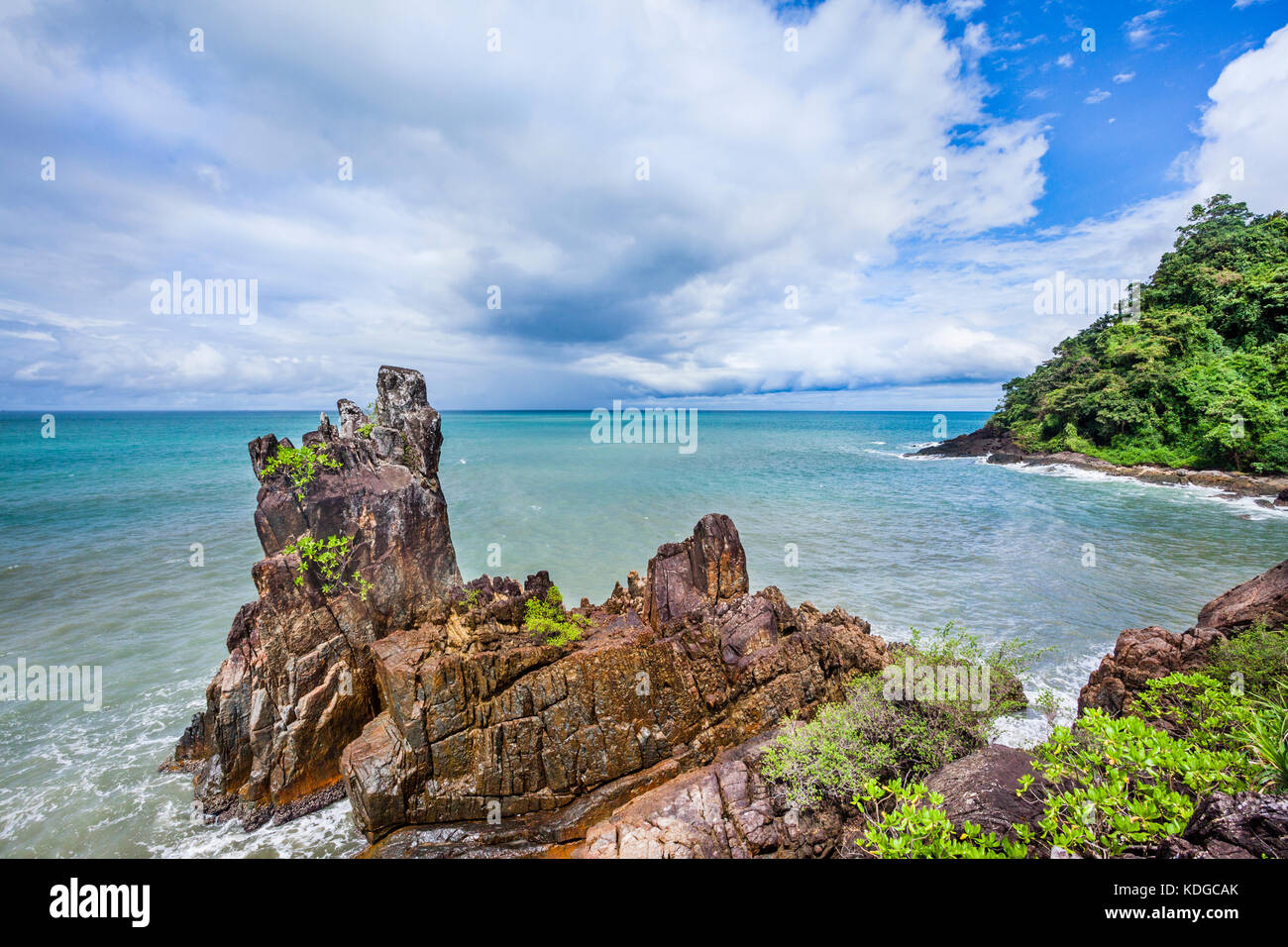 La province de Trat, Thaïlande, île tropicale de Koh Chang dans le golfe de Thaïlande, promontoire rocheux Cape Chai Chet sur la côte ouest au nord de Ao Klong Phr Banque D'Images