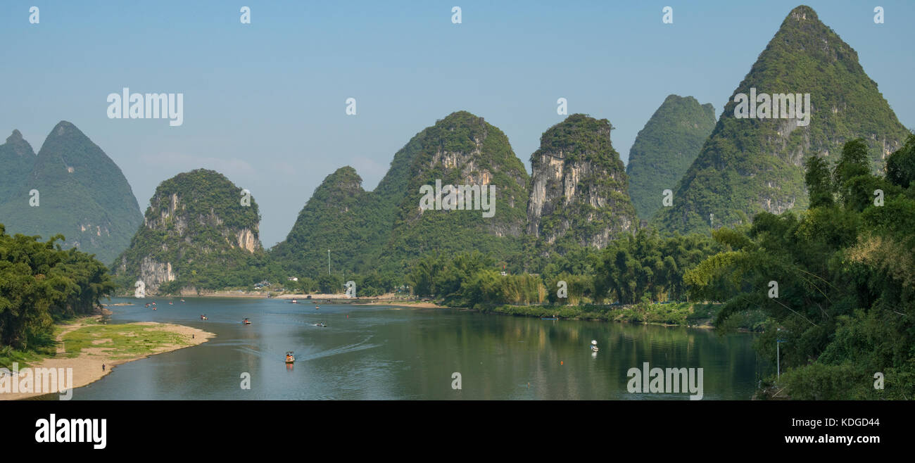 Panorama de la rivière Lijiang, Yangshuo, Guangxi, Chine Banque D'Images