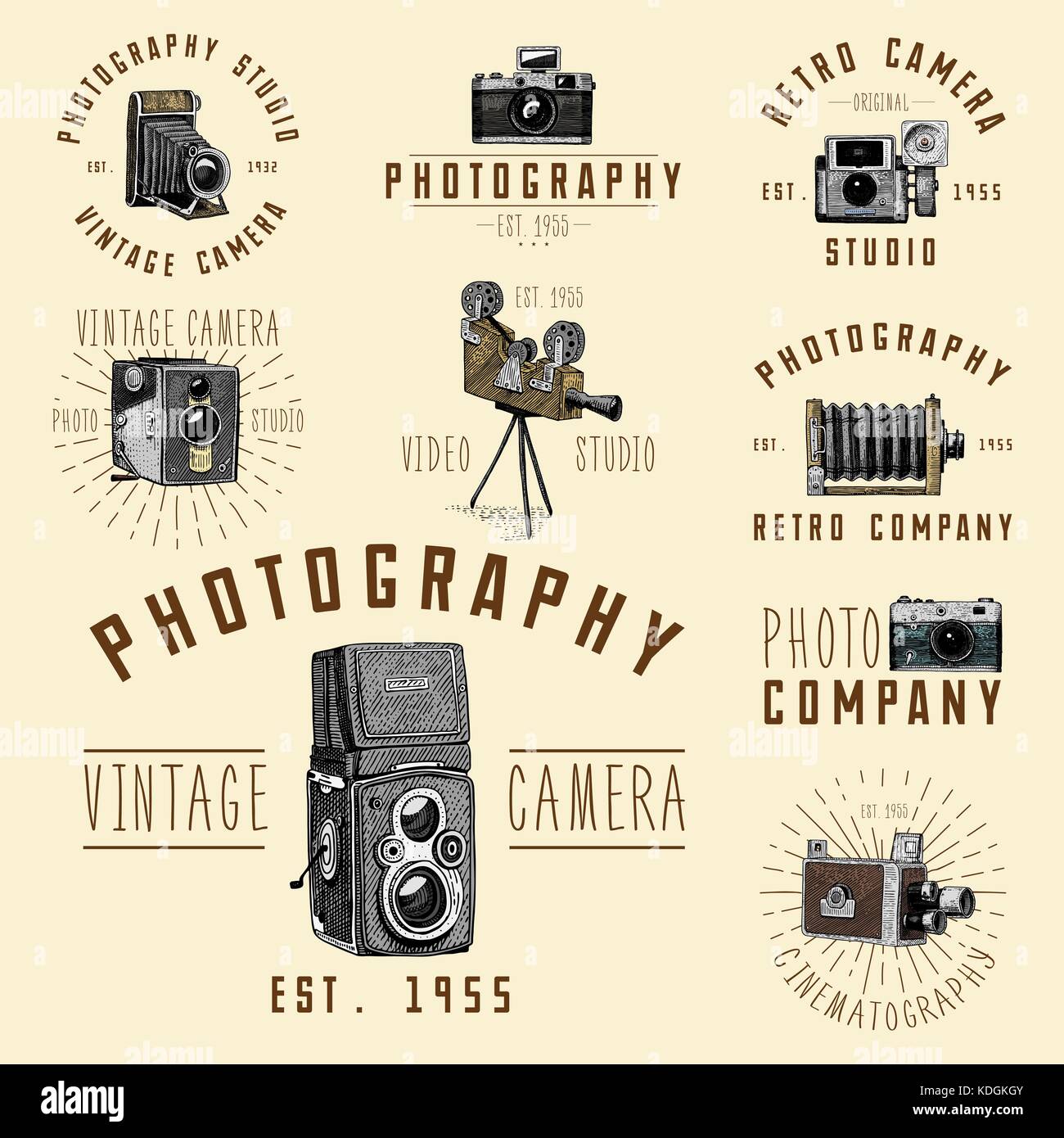 Logo Embleme De La Photo Ou De L Etiquette Video Film Movie Camera A Partir De La Premiere Jusqu A Present Dessine A La Main Gravee Vintage Au Croquis Ou Couper Du Bois De