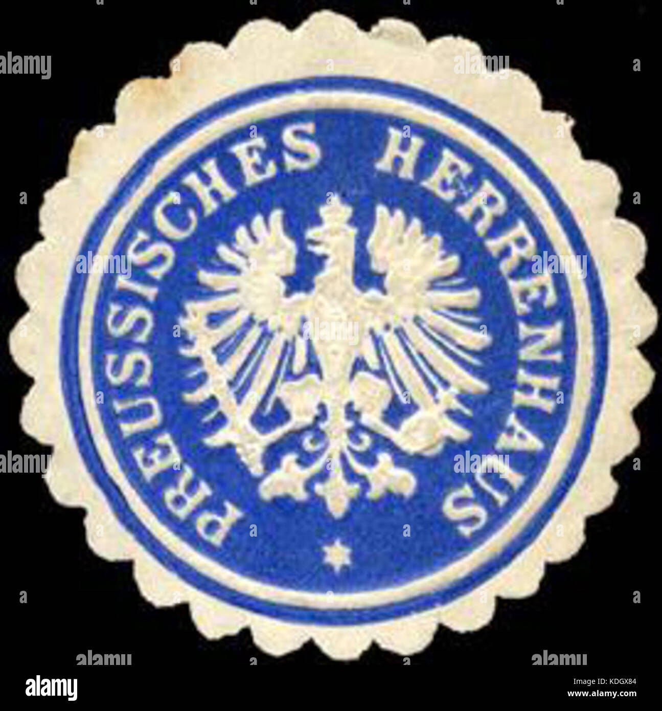 Ce timbre historique représente la Herrenhaus prussienne, qui fait partie de l'organisme gouvernemental de l'Allemagne d'avant la première Guerre mondiale. C'est un symbole de la structure politique et de l'histoire de la Prusse à l'époque. Banque D'Images