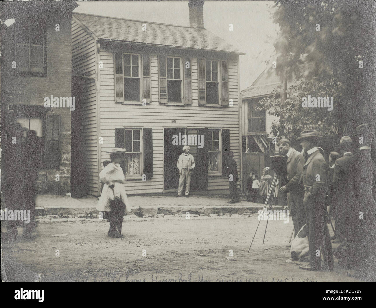 Samuel Clemens (Mark Twain) dans la porte de son Hannibal, Missouri home, le 12 mai 1902 Banque D'Images