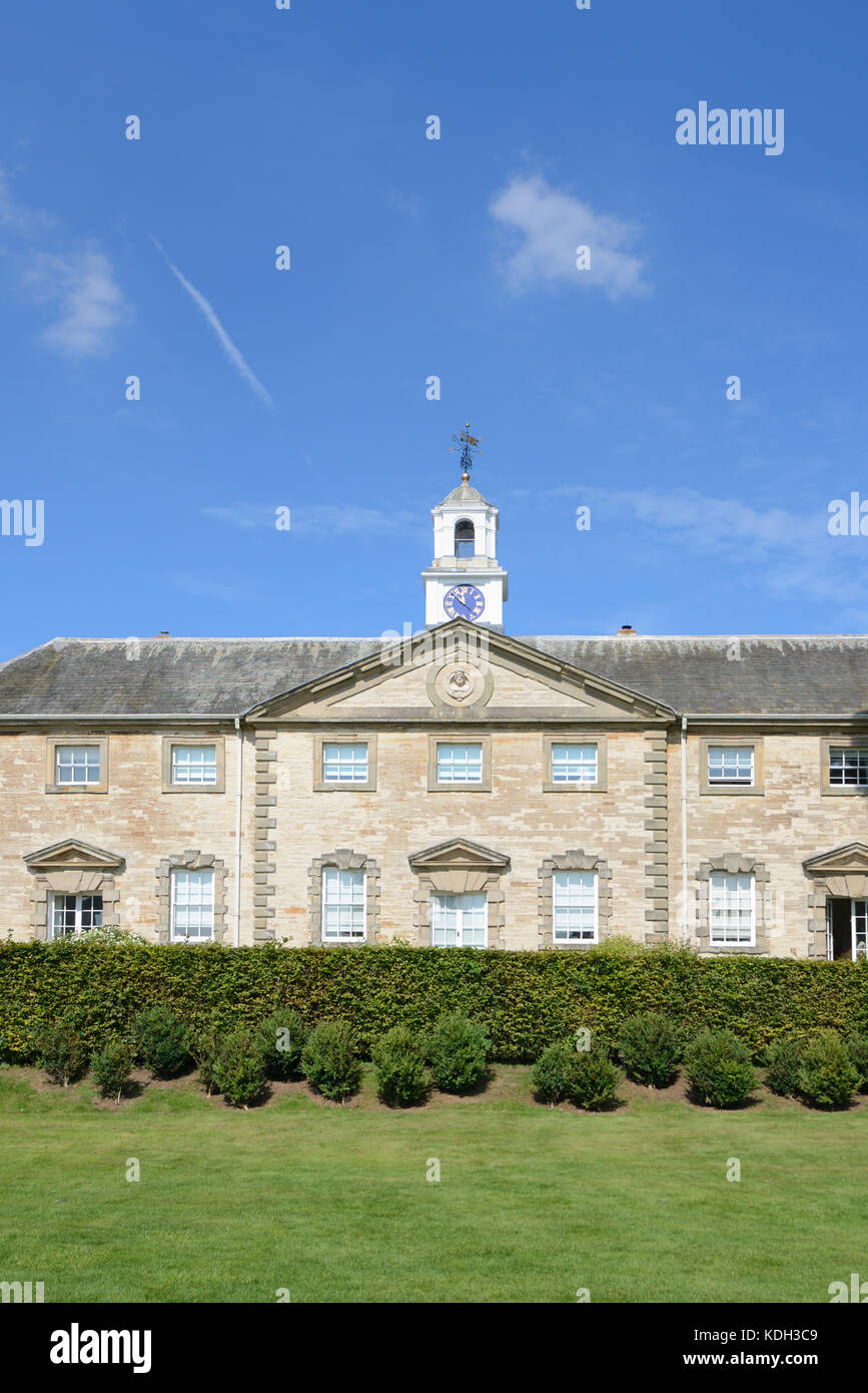 The Neoclassic style stable Block (1735) à Compton Verney House, Kineton, Warwickshire, Angleterre Banque D'Images