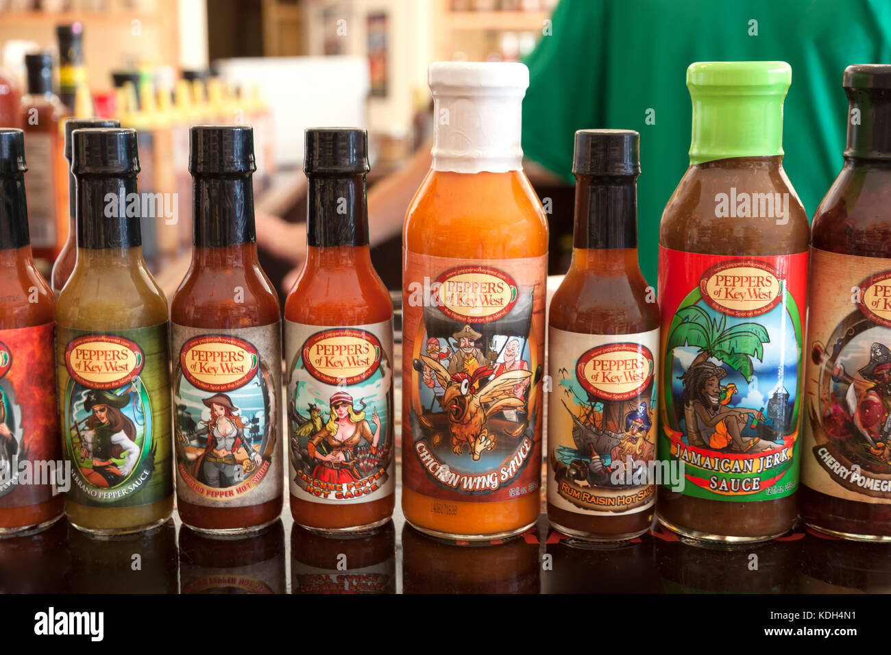 Une variété de sauces en bouteille de marque maison en exposition dans un magasin à Key West, Floride, USA. Banque D'Images