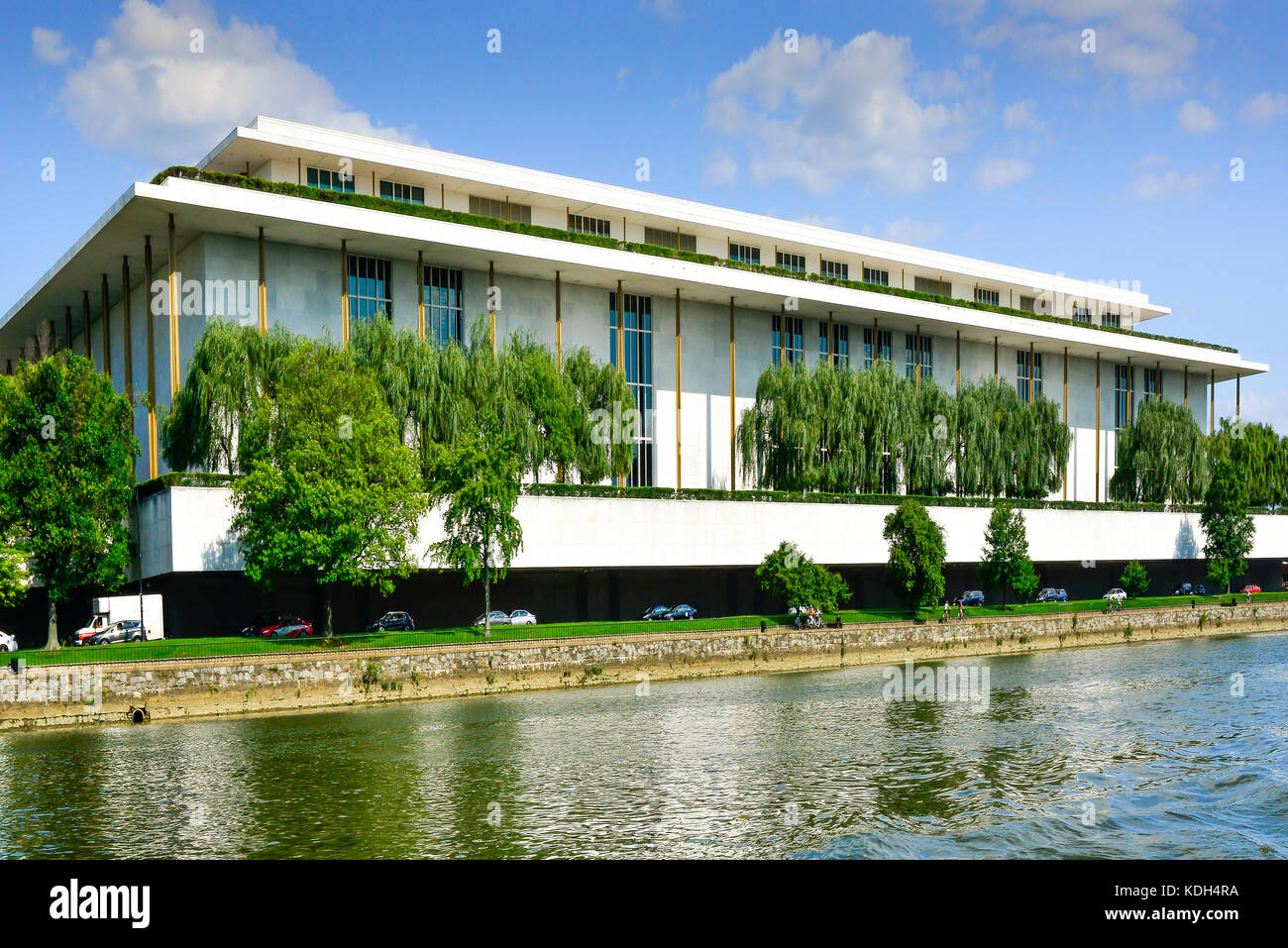 Le John F. Kennedy Center for the Performing Arts Building sur la rivière Potomac à Washington, DC, USA Banque D'Images