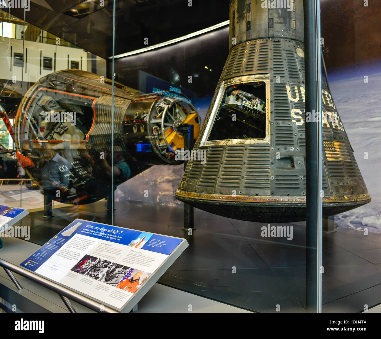 Une exposition du premier satellite en orbite autour de la Terre, de l'Amitié 7, au National Air and Space Museum, Washington, DC, USA Banque D'Images