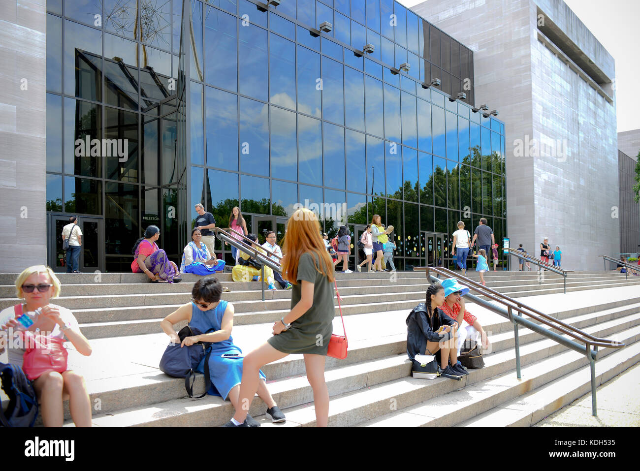 National Air and Space Museum de Washington DC entrée expositions éducation personnes moderne architecture avions destination Smithsonian arkien Apollo Banque D'Images