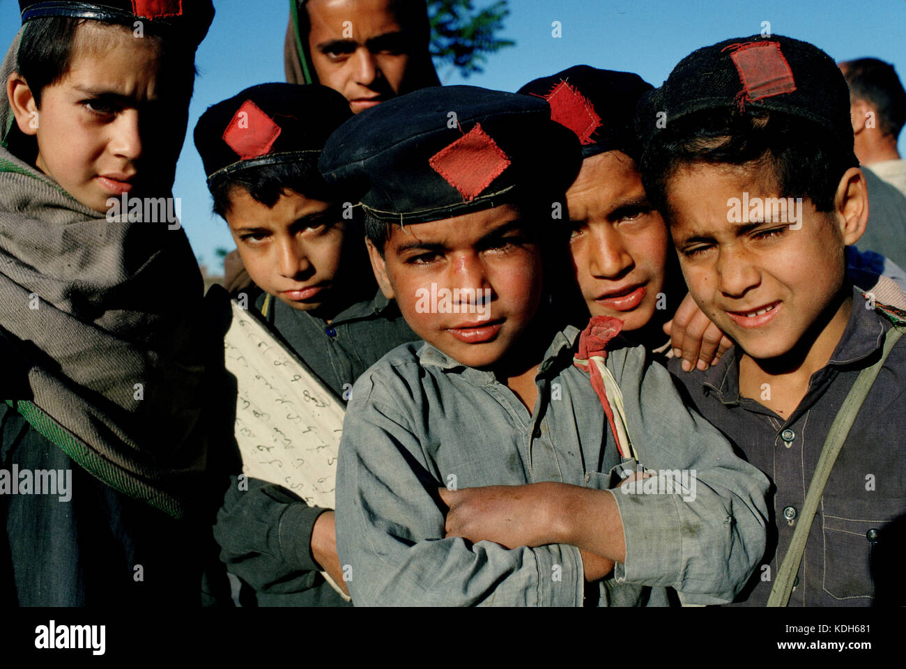 Retour de l'école de garçons dans la vallée de Swat, au Pakistan, en 1990. Banque D'Images