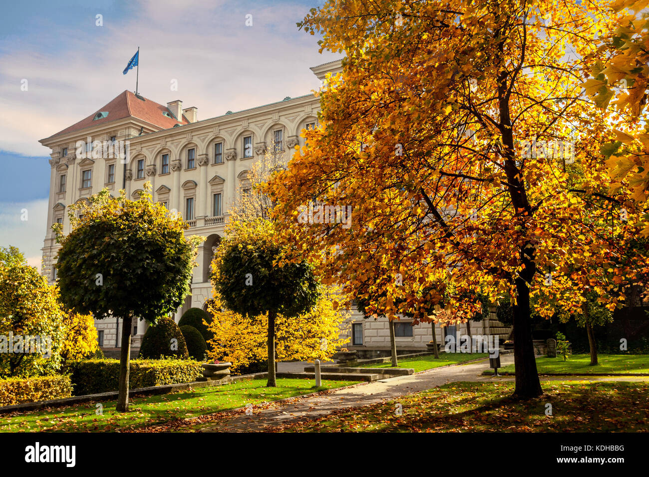 Jardins de Prague, Cernin Palace Garden Prague automne Prague République tchèque quartier Hradcany Belle ambiance d'automne dans le parc urbain octobre ville arbres Banque D'Images