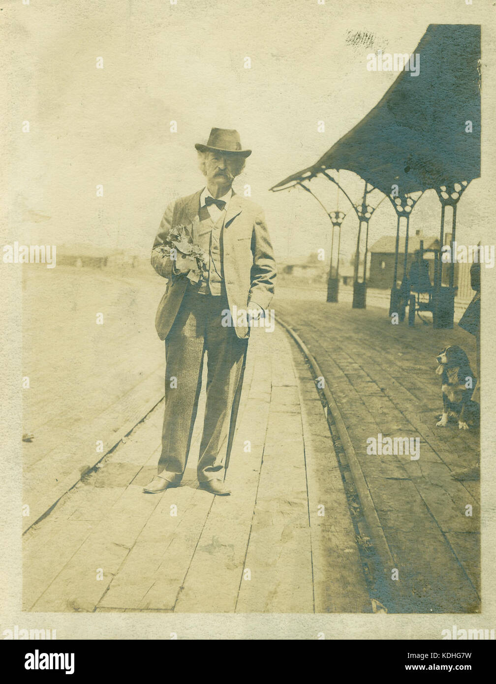 Samuel Clemens à la gare Union, Hannibal, Missouri, le 3 juin 1902 Banque D'Images