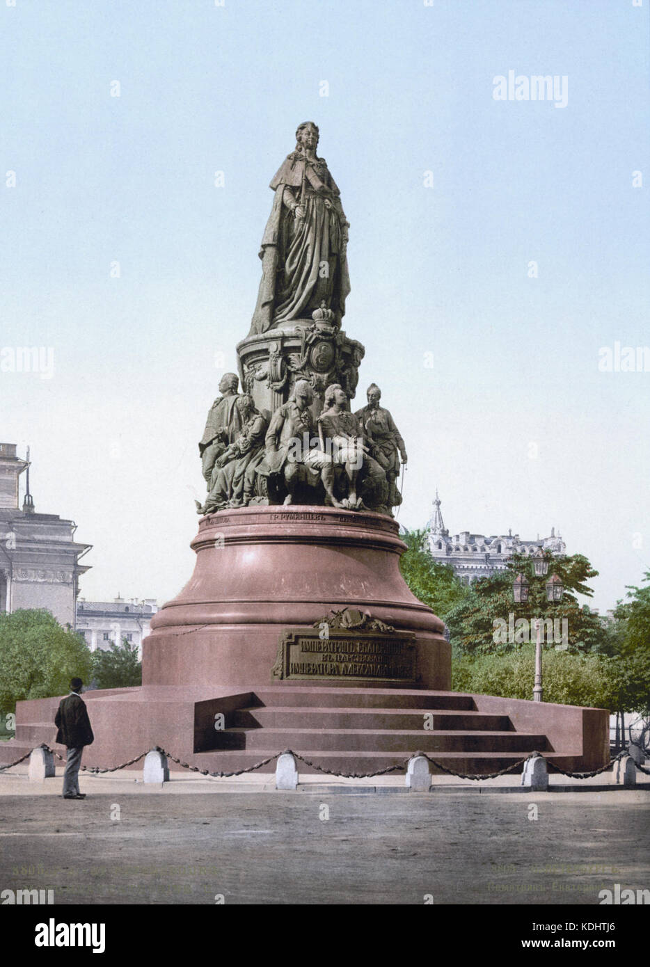 Le Monument de Catherine II à Pétersbourg, érigé entre 1890 et 1900, commémore l’impératrice russe et sa contribution à l’histoire du pays. Banque D'Images