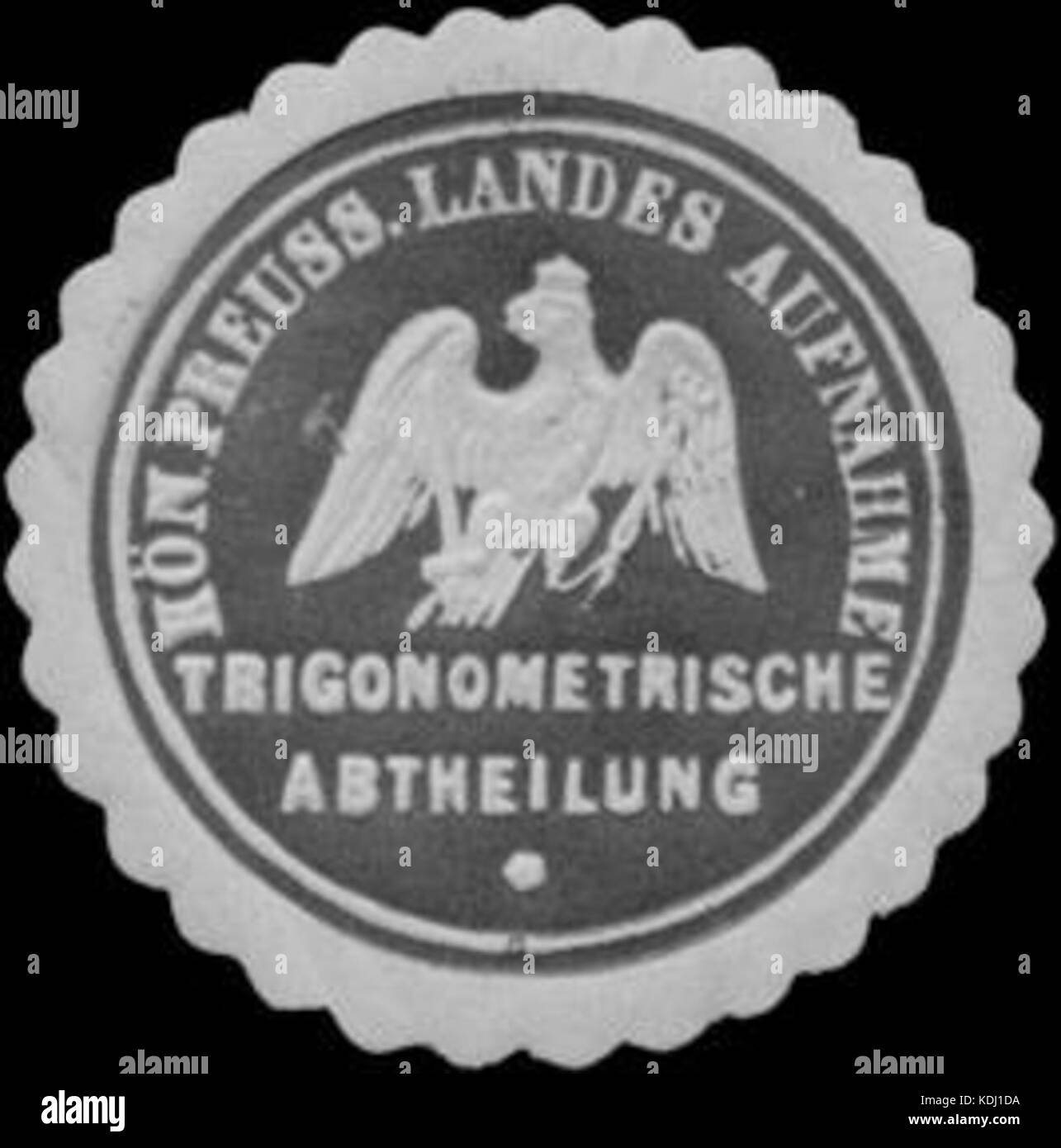Ce titre fait référence à un timbre ou sceau (Siegelmarke) associé au Landesaufnahme prussien (relevé d'état), probablement lié au département trigonométrique (Abtheilung), avec une référence à un document ou un objet spécifique. Banque D'Images Ce titre fait référence à un timbre ou sceau (Siegelmarke) associé au Landesaufnahme prussien (relevé d'état), probablement lié au département trigonométrique (Abtheilung), avec une référence à un document ou un objet spécifique. Banque D'Images