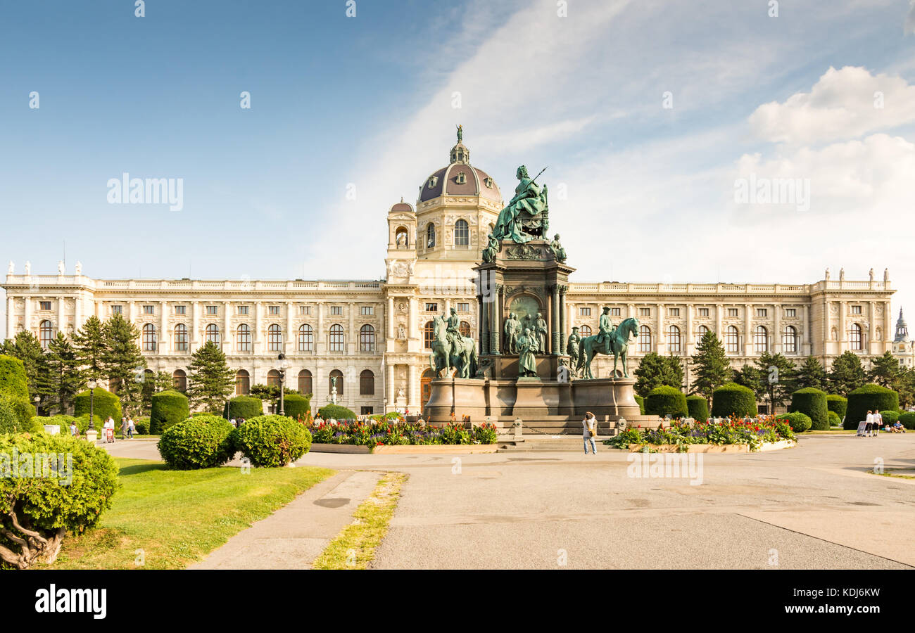 Vienne, Autriche - août 28 : les touristes du maria theresia monument et musée d'histoire de l'art à la maria-theresien-Platz, à Vienne, Autriche Banque D'Images