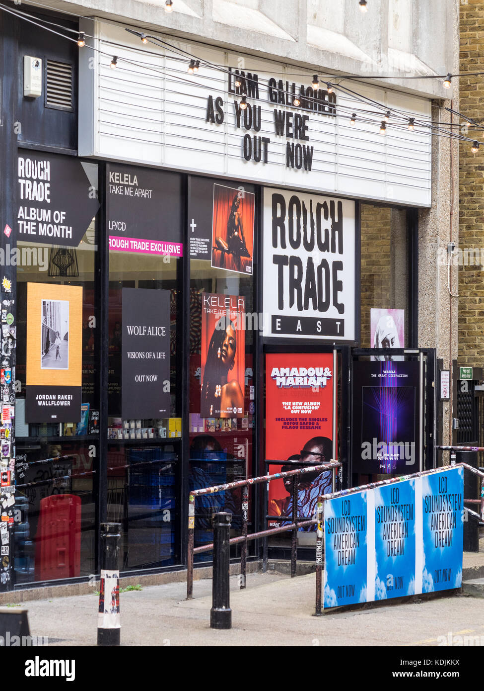 Rough Trade East - The Rough Trade East record store dans le quartier londonien branché de Shoreditch salon Banque D'Images