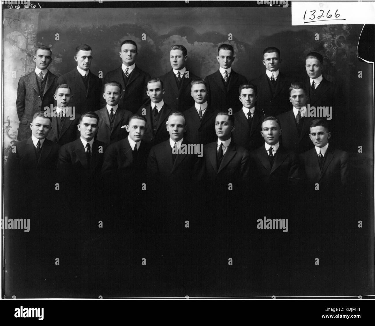 Une photographie historique du chapitre de la fraternité Beta Theta Pi à l'Université de Miami en 1914, reflétant ses premières années et sa vie collégiale. Banque D'Images