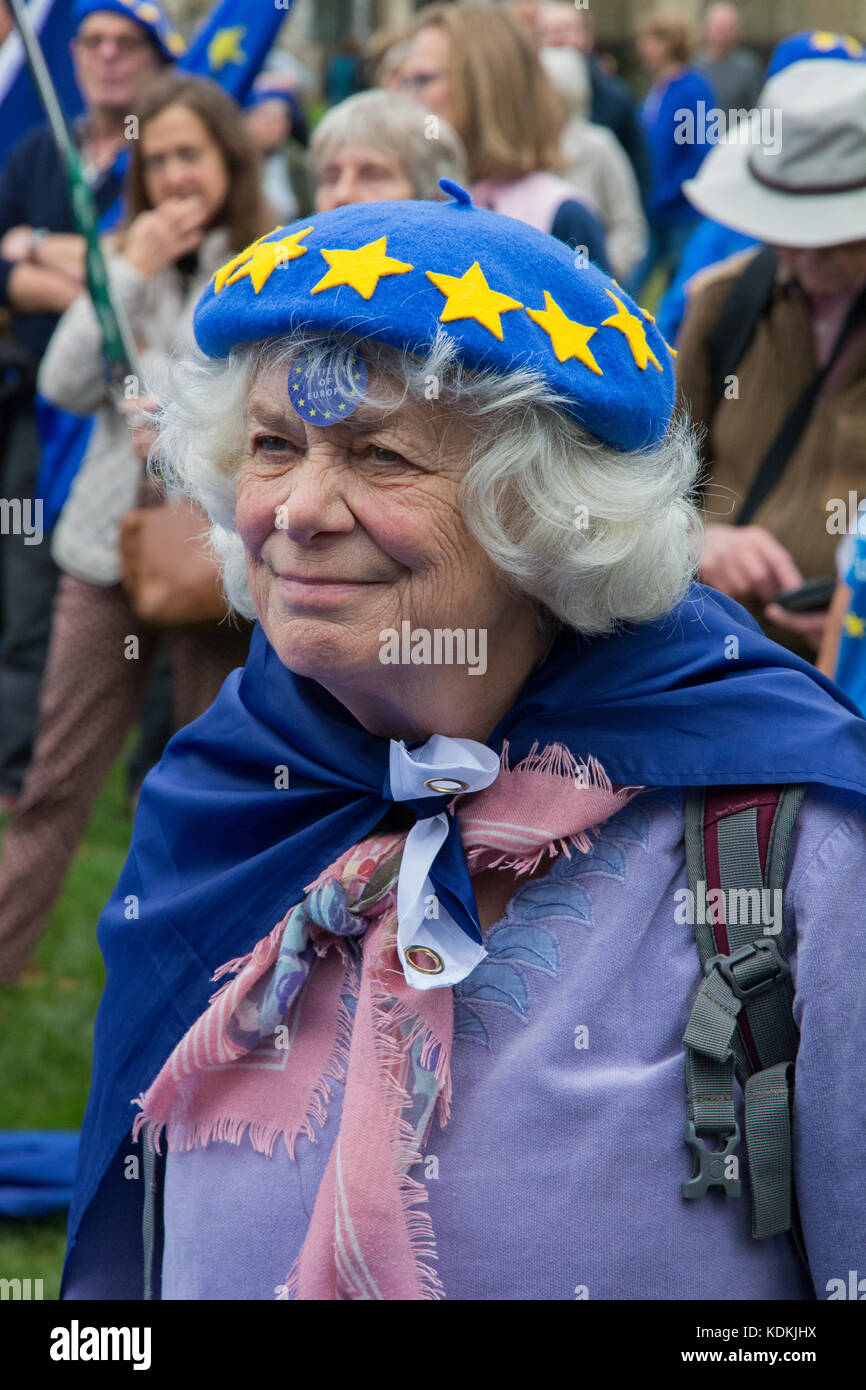 Sud-Ouest et Gibraltar #StopBrexit Mars et Rally.Bristol, Royaume-Uni, 14th octobre 2017.L'un des 12 rassemblements régionaux prévus a lieu aujourd'hui.Les militants contre le Brexit ont défilé de Queens Square vers College Green pour un rassemblement bien soutenu.Crédit : Steve Bell/Alay Live News Banque D'Images