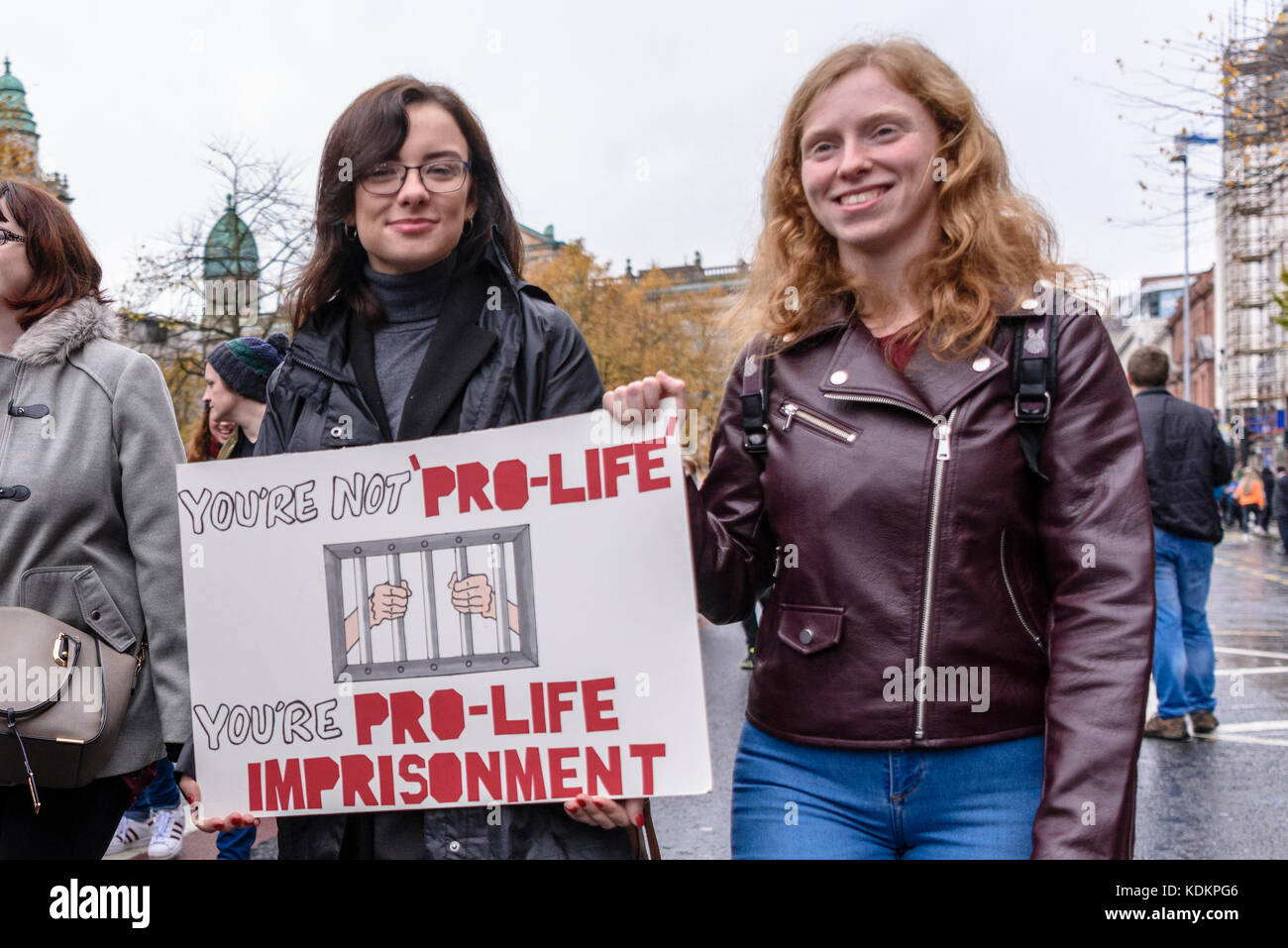 Belfast, Irlande du Nord. 14/10/2017 - Rallye pour organiser un défilé de choix à l'appui de pro-choix, les droits à l'avortement et les droits des femmes en la matière. Environ 1200 personnes ont assisté à l'événement. Banque D'Images