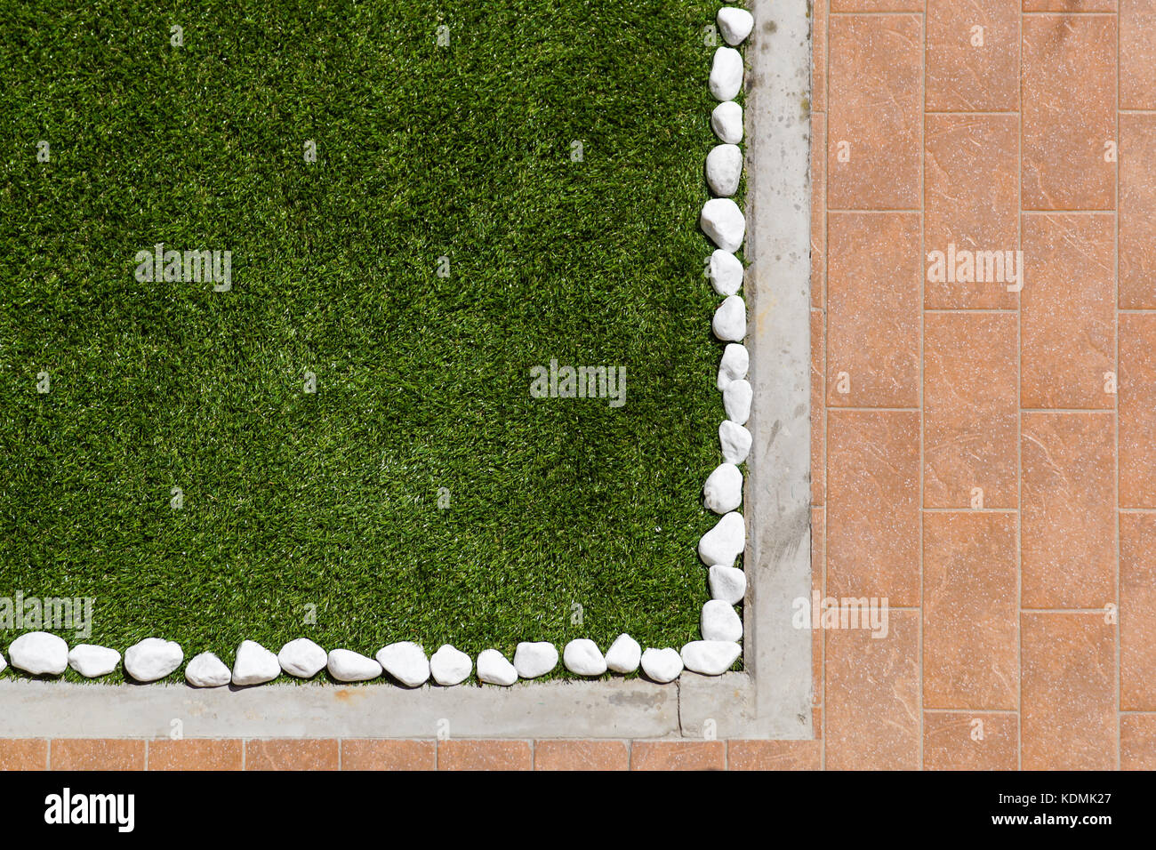 Conception de plancher de tuiles et de gravier décoratif . divers matériaux pour le sol dans le jardin jardinage professionnel . Banque D'Images