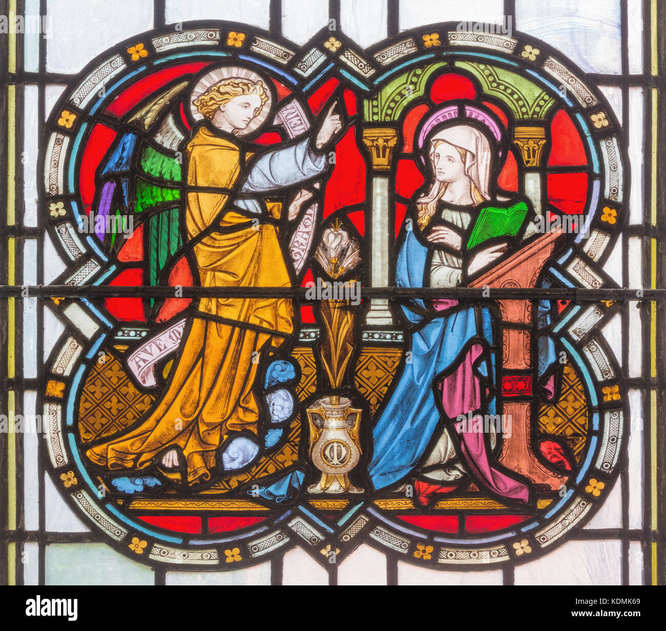 Paris, France - 14 septembre 2017 : l'annonciation sur le vitrail dans l'église St Michael cornhill par Clayton et Bell, de 19  %. Banque D'Images