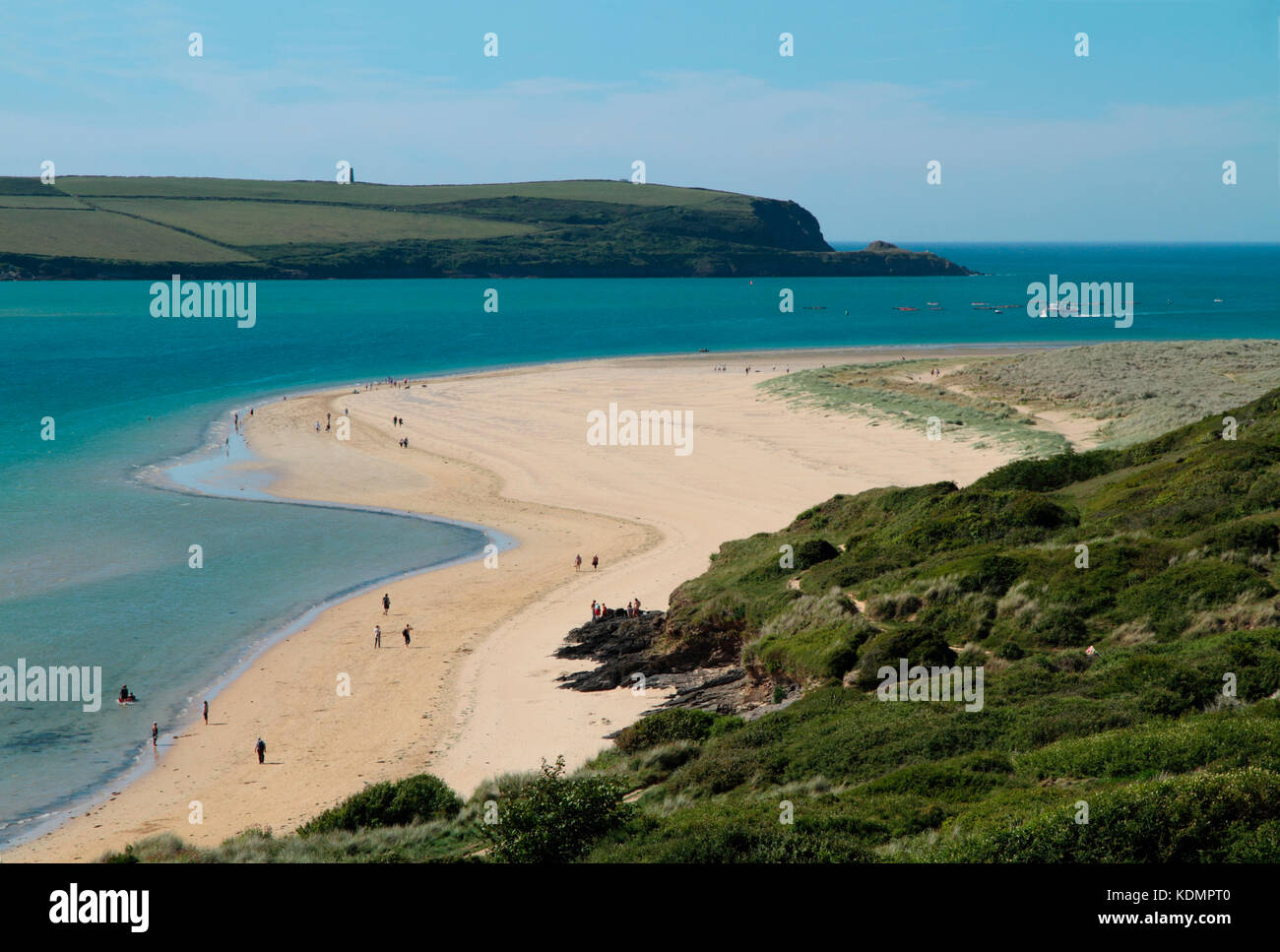 La plage de Daymer Bay dans l'estuaire de Camel entre rock et de Padstow, North Cornwall, Angleterre. Banque D'Images