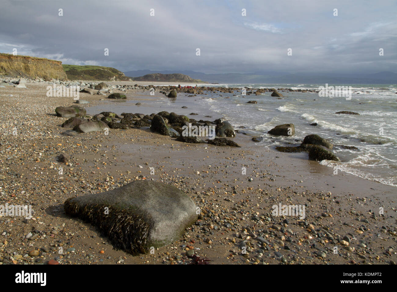 Plage de Criccieth sur la baie de Cardigan, dans le domaine de l'Eifionydd Gwynedd au Pays de Galles. Banque D'Images