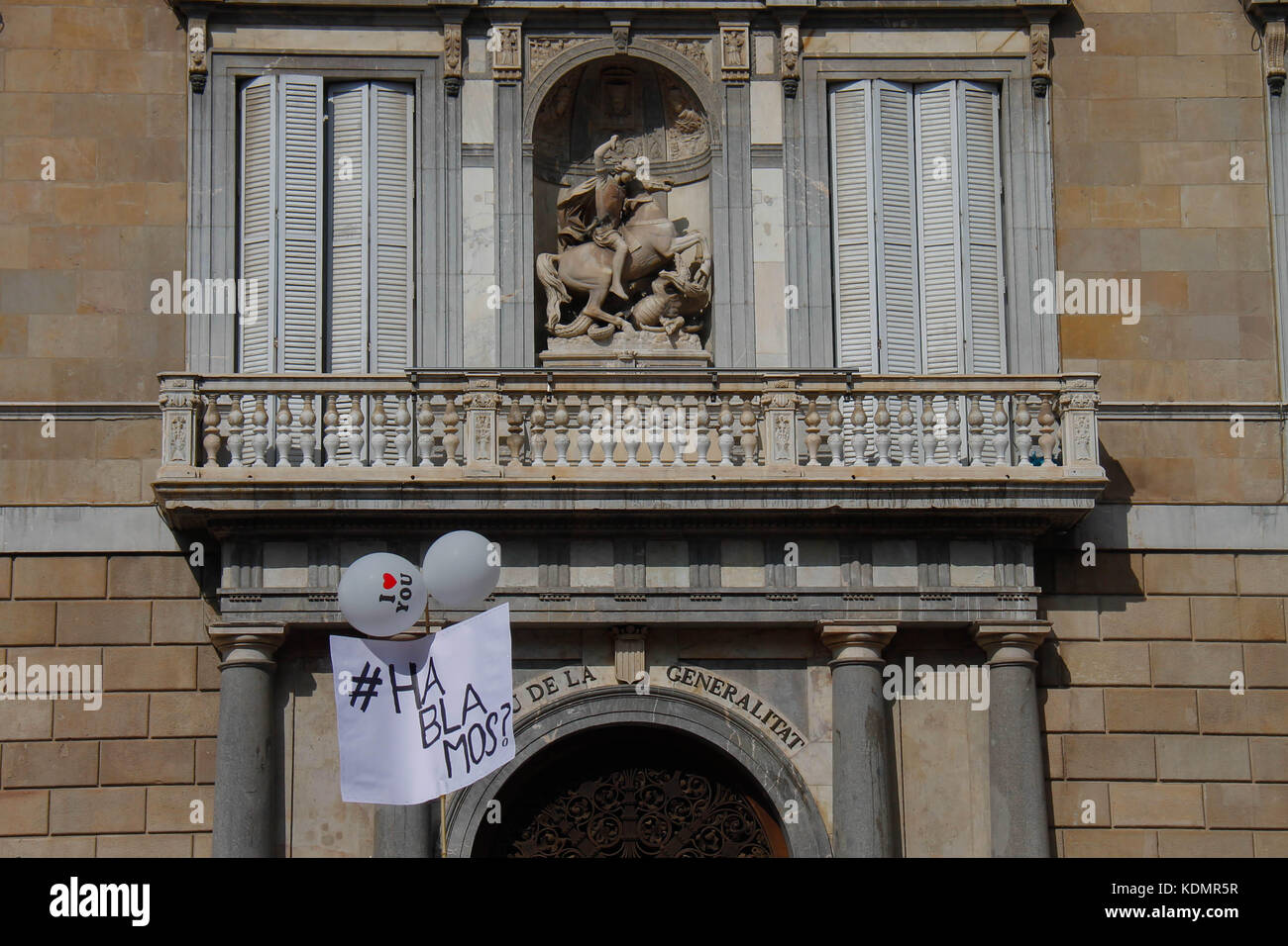 Barcelone, Espagne. Octobre 7,2017. Plaza Sant Jaume. Manifestation en faveur du dialogue hispano-calonien à la suite du référendum pour l'indepence Banque D'Images