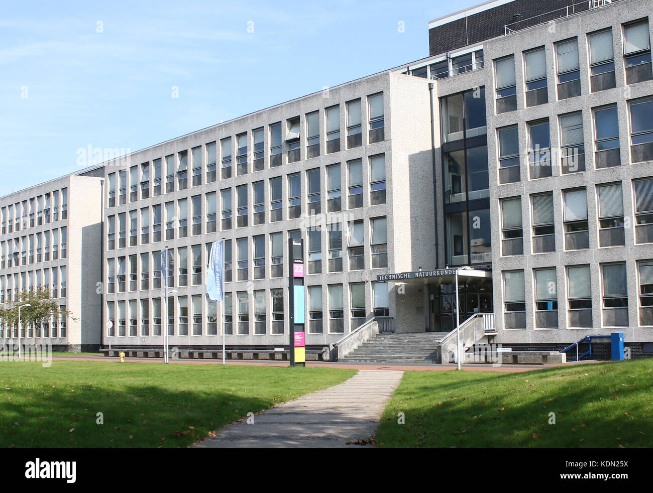 Campus de l'Université technique de Delft, aux Pays-Bas. Faculté des Sciences Appliquées (AS) - Technische Natuurkunde. Bâtiment 22 à Lorentzweg 2. Banque D'Images