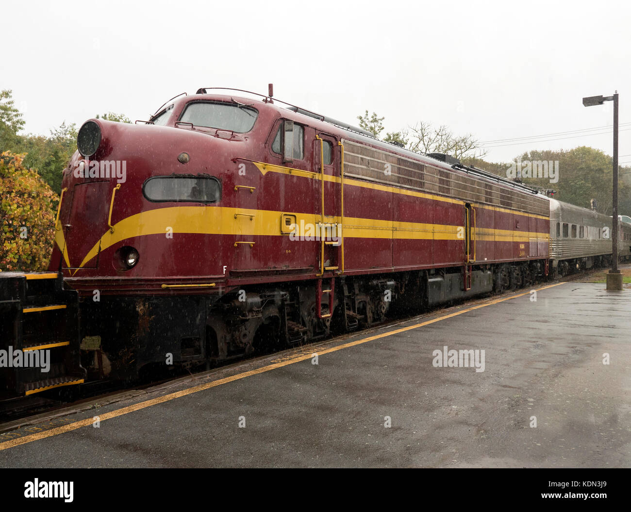 American Vintage locomotive diesel série e gm travaille sur cape cod central railroad ma usa Banque D'Images