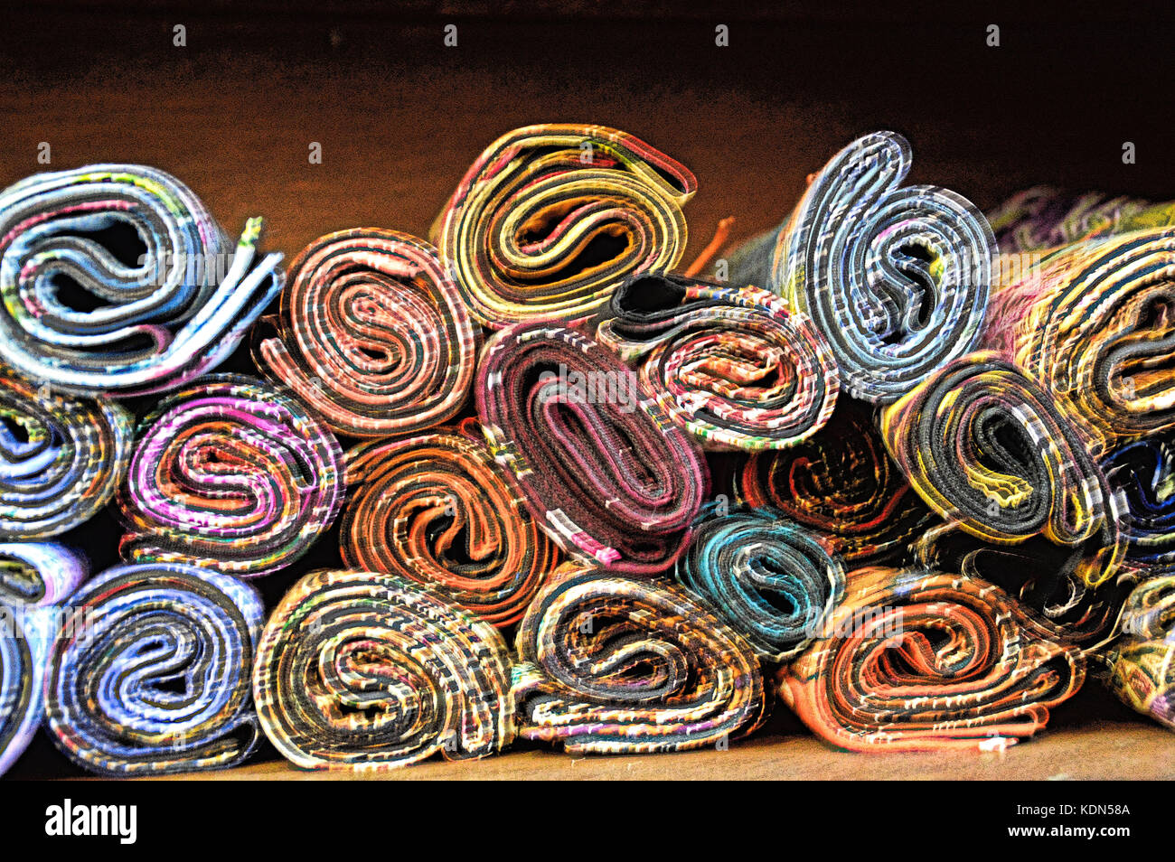 Fond abstrait de flou et tourbillons colorés, hypnotique et psychédélique Banque D'Images