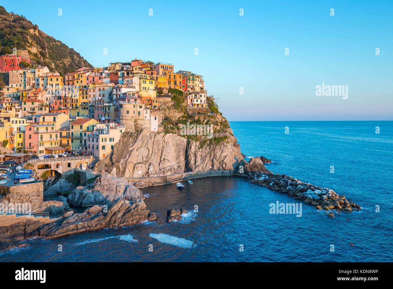 Manarola village un des Cinque Terre à La Spezia, Italie. Banque D'Images