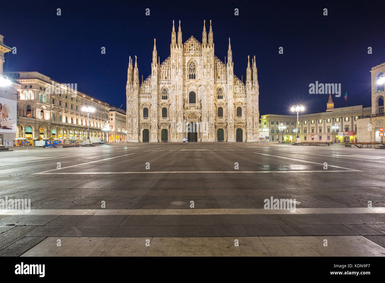 La piazza del Duomo de Milan en Italie. Banque D'Images