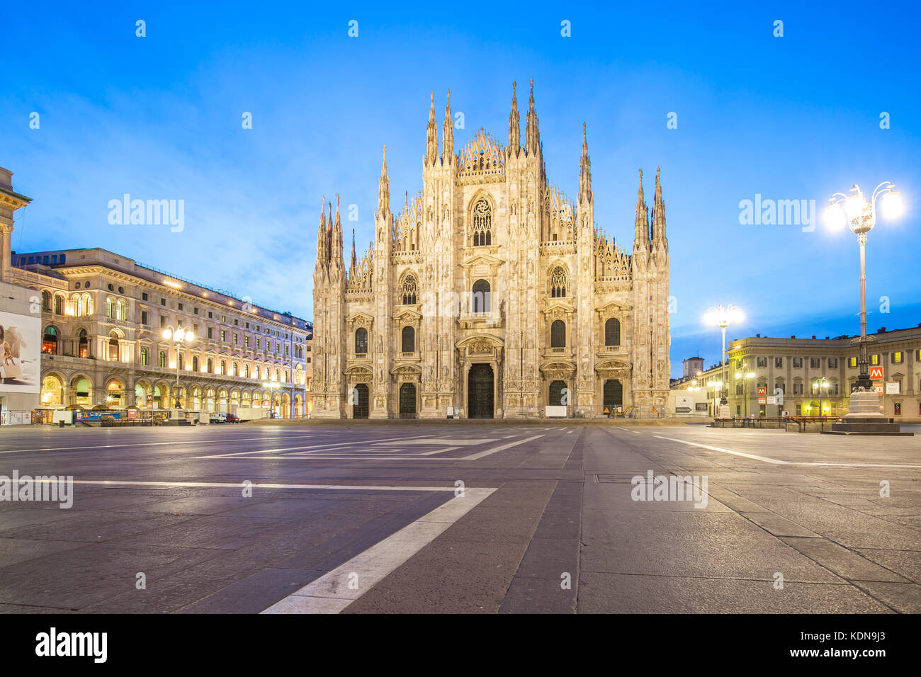 La piazza del Duomo de Milan en Italie. Banque D'Images