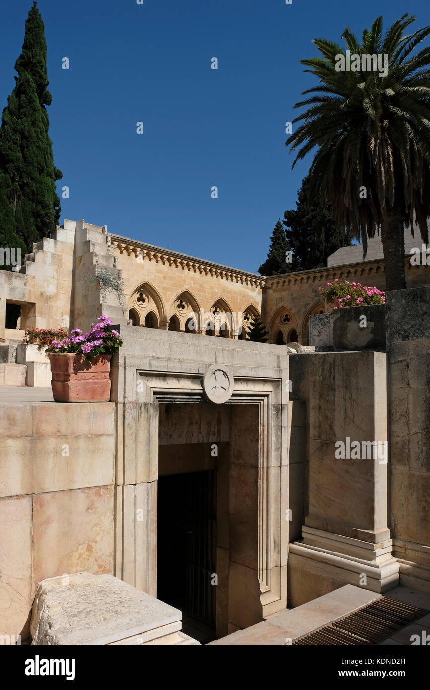 La cour de la partie catholique romaine de l'église de Pater Noster D'un monastère carmélite également connu comme le Sanctuaire de L'Eleona situé sur le Mont des oliviers à l'est Jérusalem Israël Banque D'Images