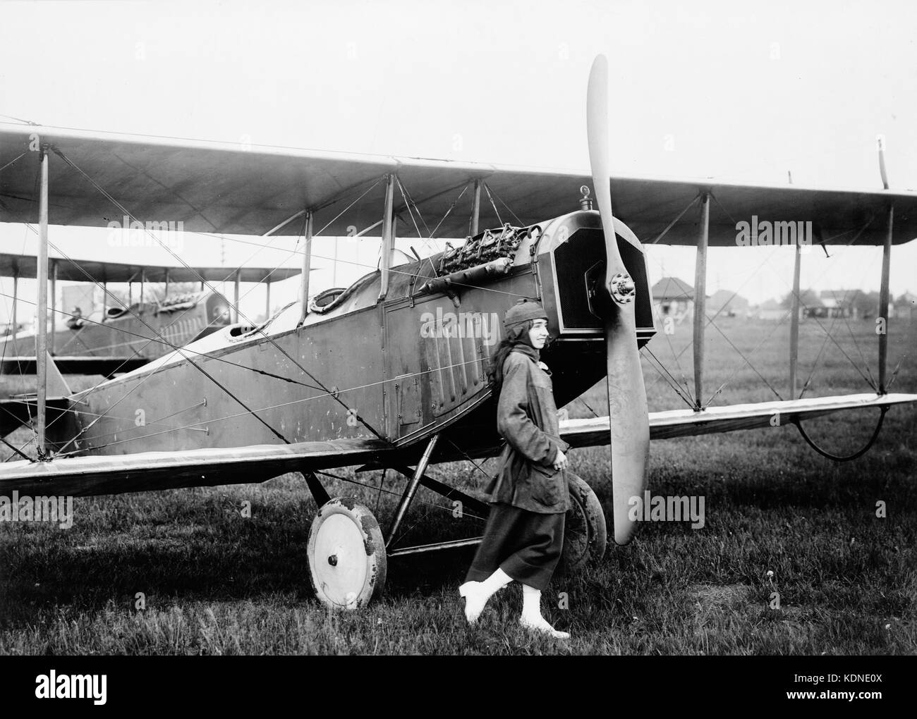 Katherine STINSON (1891-1977) pionnière pilote en 1917 avec un avion Curtiss Banque D'Images