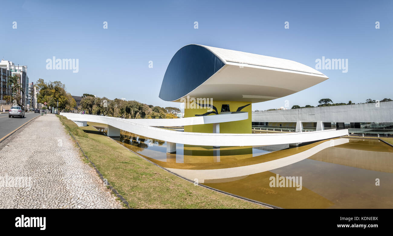 Musée Oscar Niemeyer - Curitiba, Parana, Brésil Banque D'Images Musée Oscar Niemeyer - Curitiba, Parana, Brésil Banque D'Images