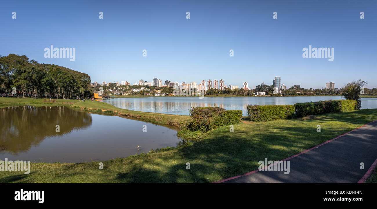 Vue panoramique sur barigui park et city skyline - Curitiba, Parana, Brésil Banque D'Images