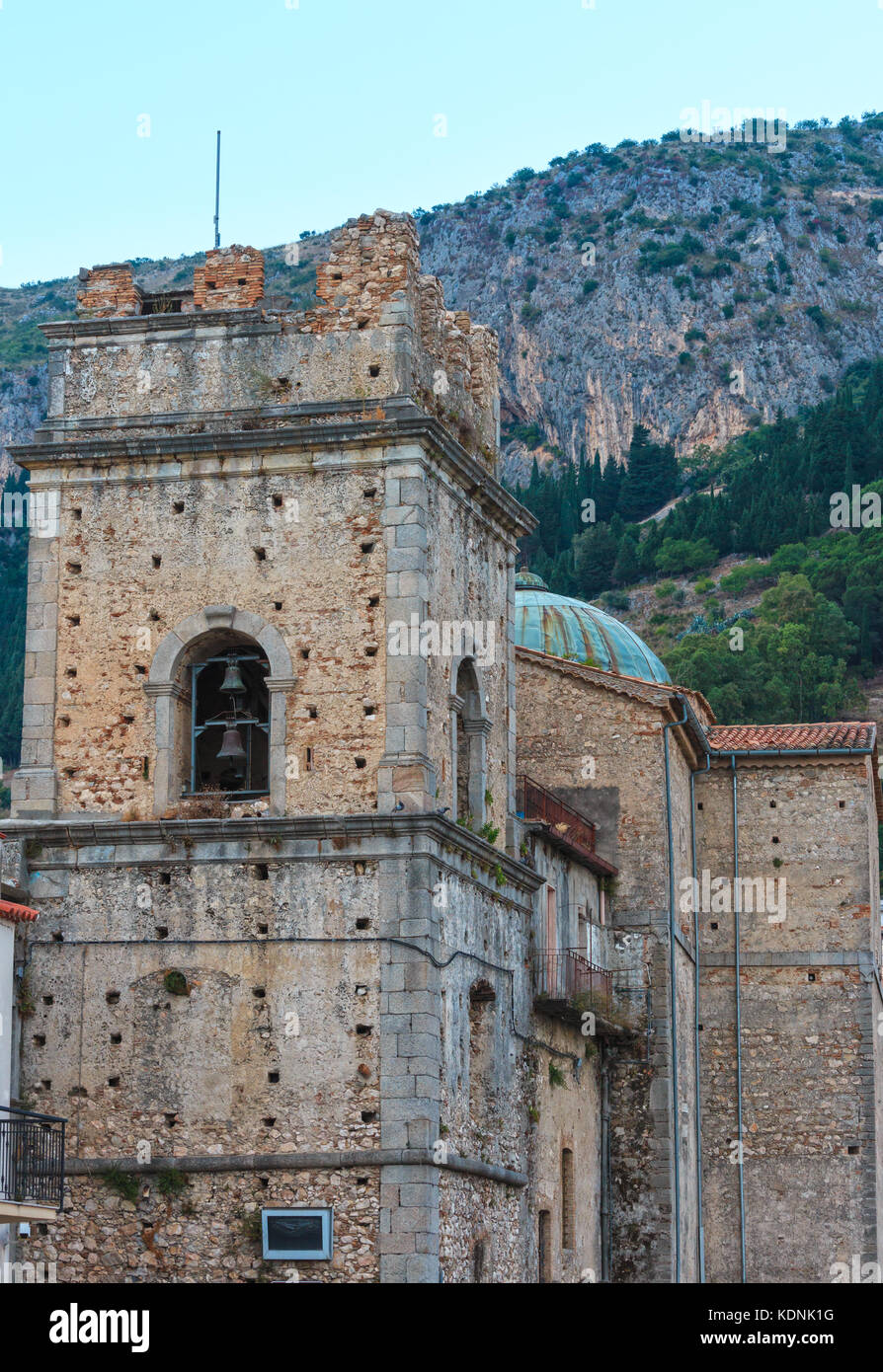 Crépuscule du soir vieille 20/410 famos calabria - vue sur le village, dans le sud de l'Italie. Banque D'Images