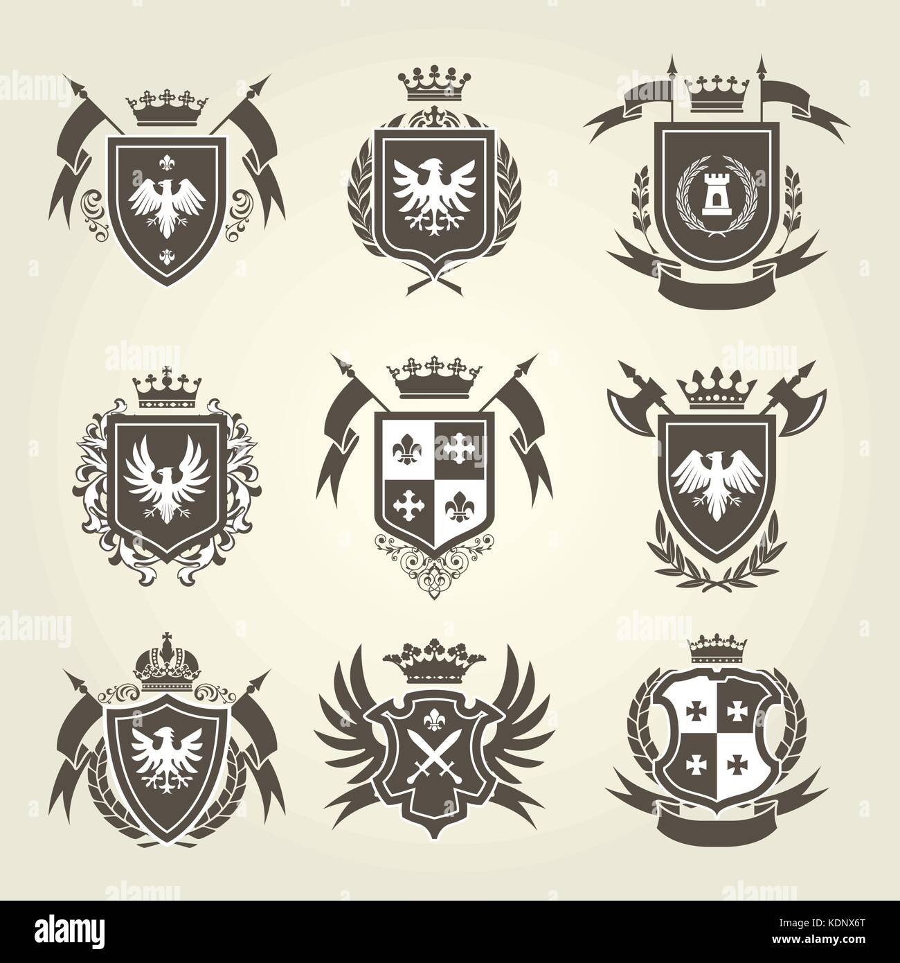 Royal médiéval armoiries et emblèmes Knight - bouclier héraldique cimier Illustration de Vecteur